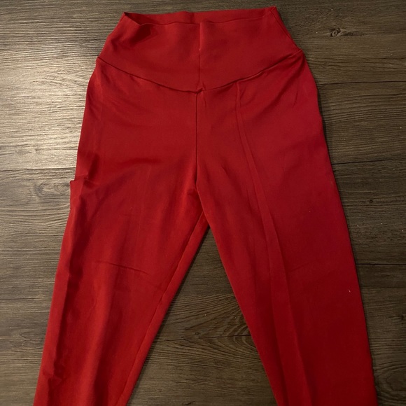 CLS Sportswear Booty Scrunch Capri Leggings - Picture 3 of 8